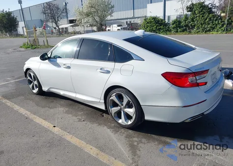 2018 Honda Accord Touring z USA, uszkodzony, nr VIN 1HGCV1F9XJA108567